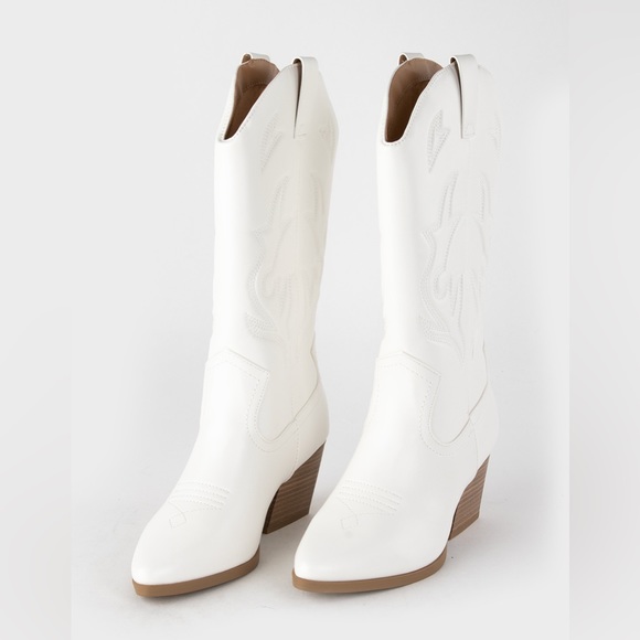 White cowboy boots - Picture 7 of 9